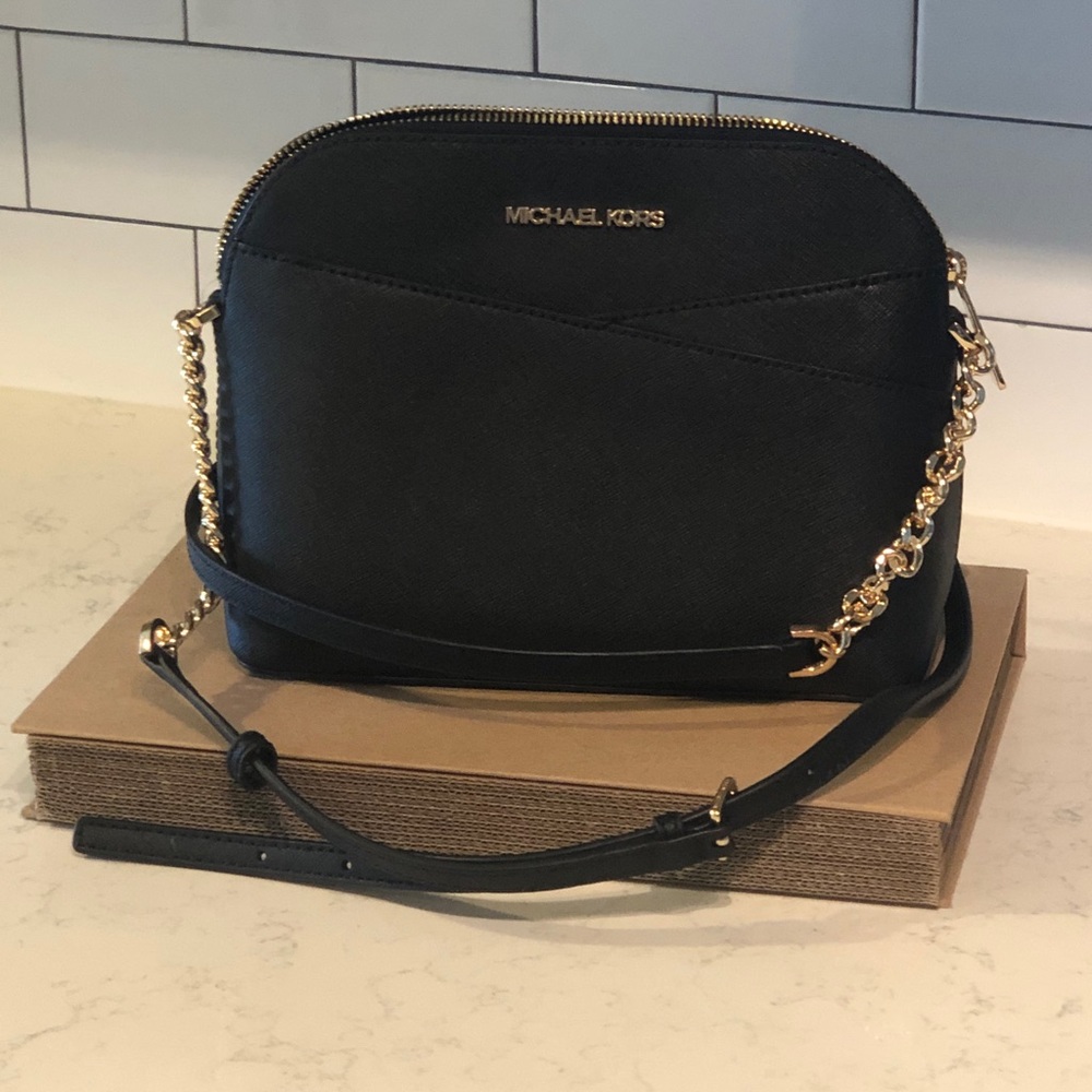 MICHAEL KORS
Jet Set Travel Medium Dome Crossbody Bag